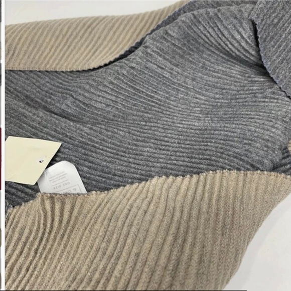 14th & Union Womens Reversible Ribbed Scarf - Picture 4 of 4